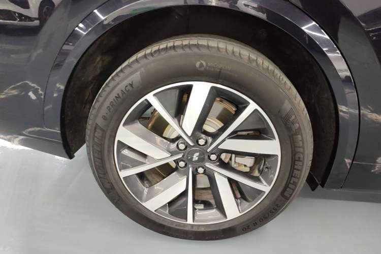 Used Li Auto L8 2023 Pro Model Right Rear Wheel Hub
