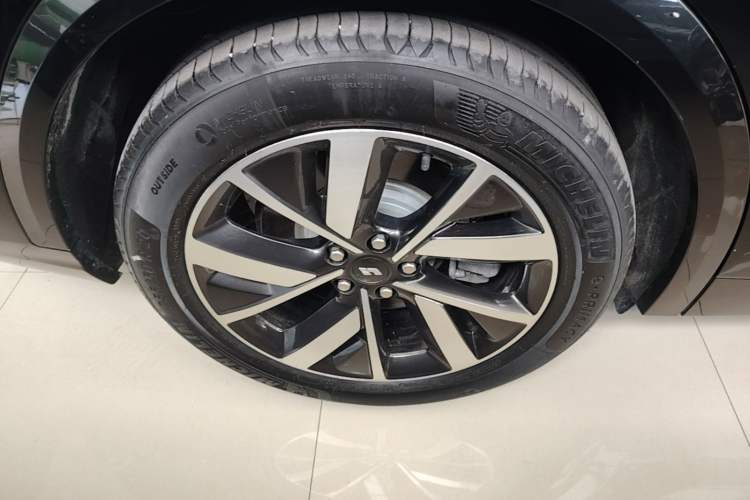 Used Li Auto L8 2023 Pro Model Right Rear Wheel Hub
