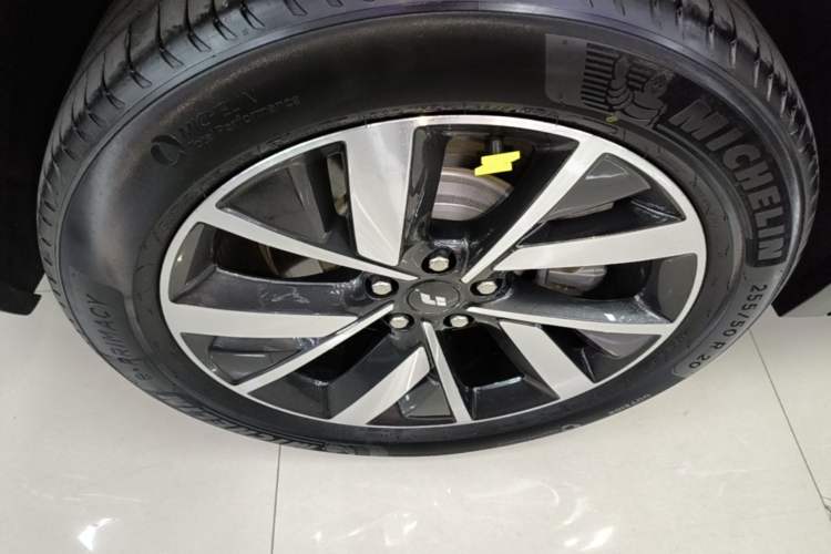 Used Li Auto L8 2023 Air model Right Rear Wheel Hub