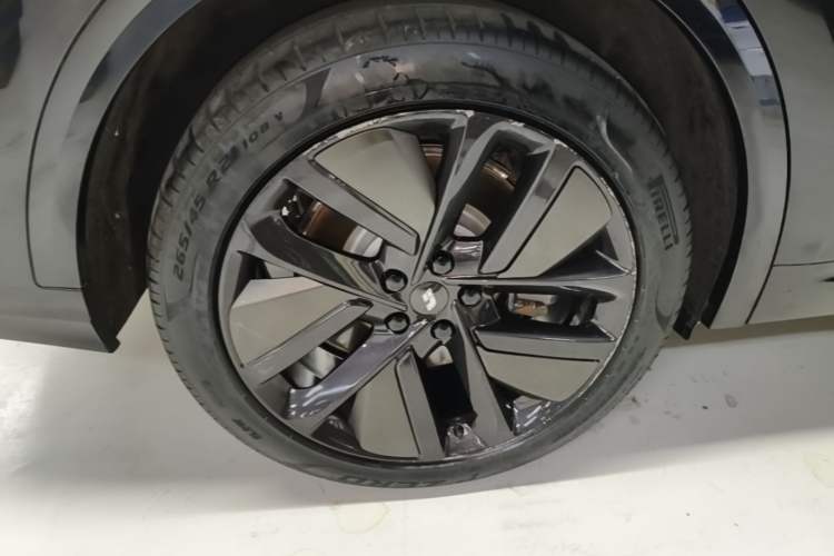 Used Li Auto L8 2023 Pro Model Right Rear Wheel Hub