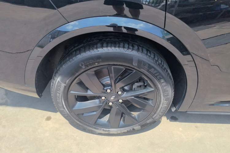 Used Li Auto L8 2023 Pro Model Right Rear Wheel Hub
