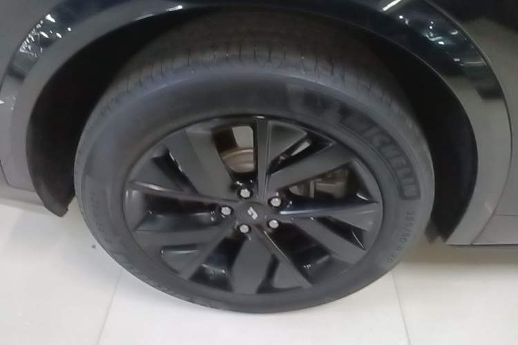 Used Li Auto L8 2023 Max model Right Rear Wheel Hub