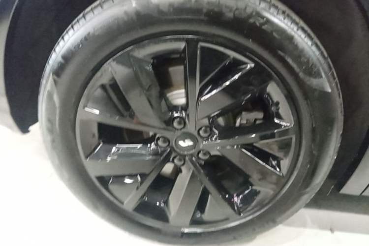 Used Li Auto L8 2023 Pro Model Right Rear Wheel Hub