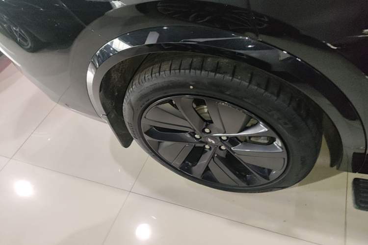 Used Li Auto L8 2023 Max model Right Rear Wheel Hub