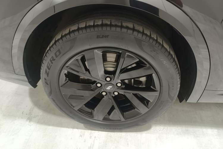 Used Li Auto L8 2023 Pro Model Right Rear Wheel Hub