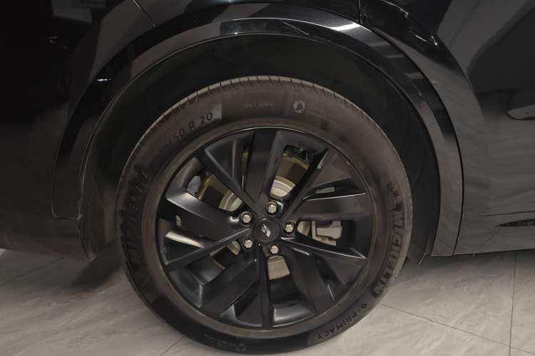 Used Li Auto L8 2023 Pro Model Right Rear Wheel Hub