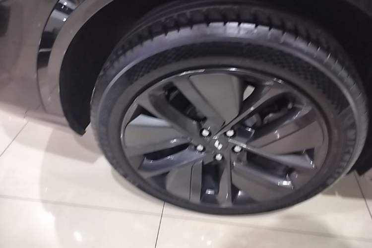 Used Li Auto L8 2023 Pro Model Right Rear Wheel Hub