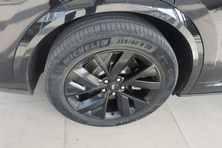 Used Li Auto L8 2023 Pro Model Right Rear Wheel Hub