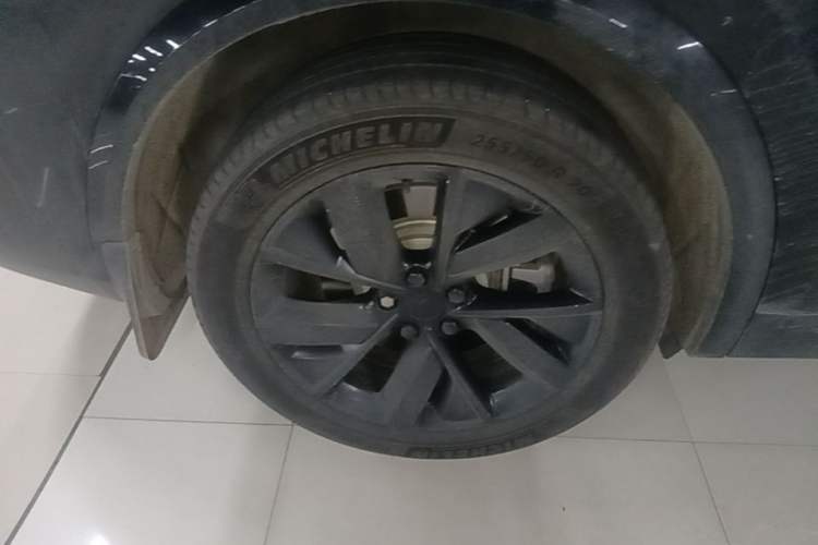 Used Li Auto L8 2023 Air model Right Rear Wheel Hub