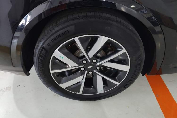 Used Li Auto L8 2023 Pro Model Right Rear Wheel Hub