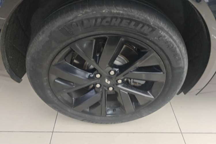 Used Li Auto L8 2023 Max model Right Rear Wheel Hub