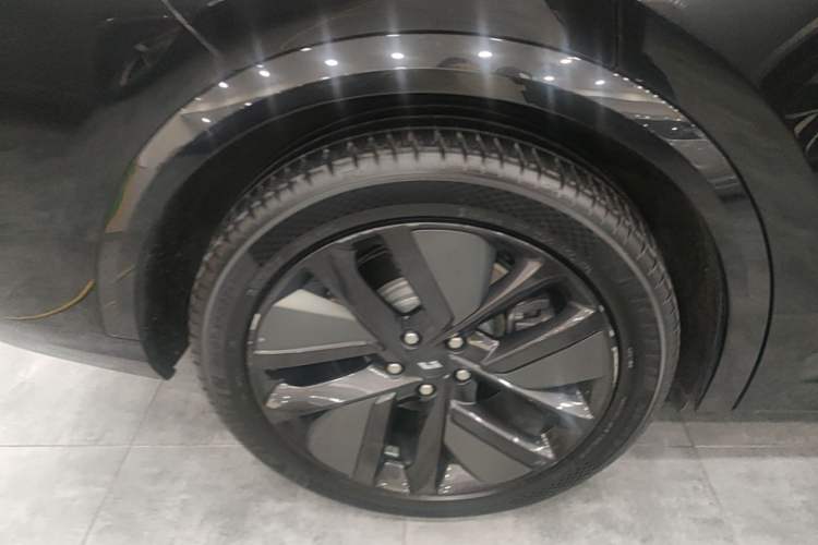 Used Li Auto L8 2023 Pro Model Right Rear Wheel Hub