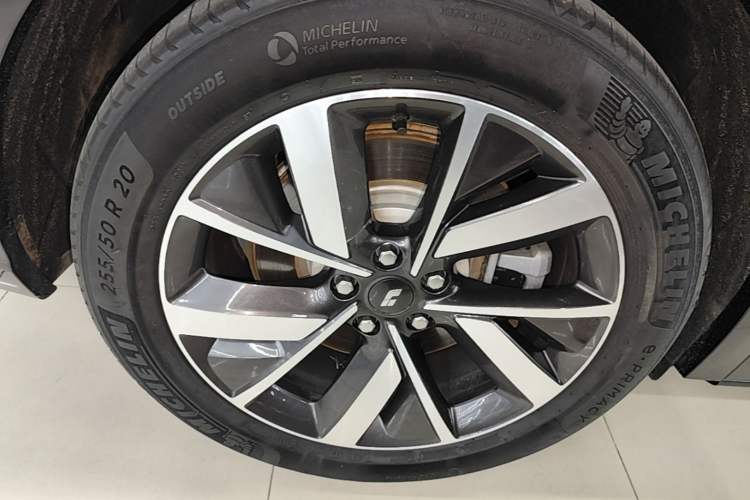 Used Li Auto L8 2023 Pro Model Right Rear Wheel Hub