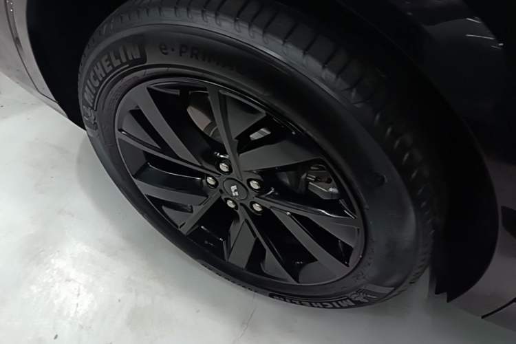 Used Li Auto L8 2023 Pro Model Right Rear Wheel Hub