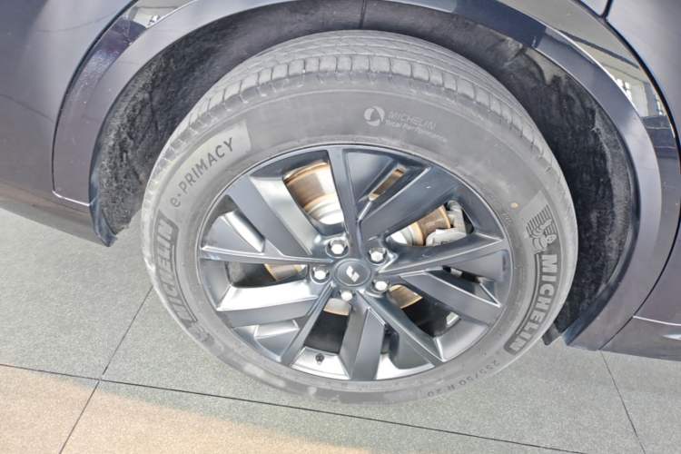 Used Li Auto L8 2023 Pro Model Right Rear Wheel Hub