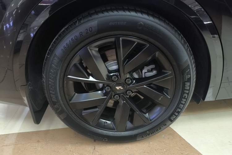 Used Li Auto L8 2023 Pro Model Right Rear Wheel Hub