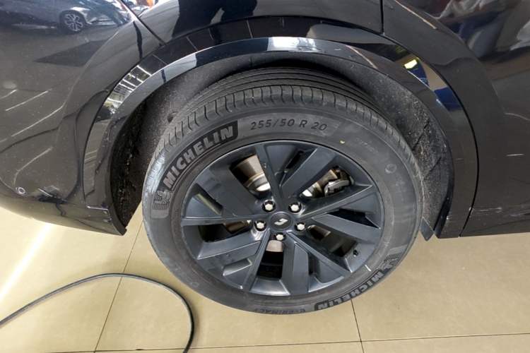 Used Li Auto L8 2023 Air model Right Rear Wheel Hub