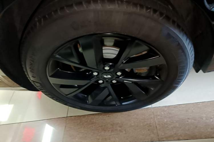 Used Li Auto L8 2023 Pro Model Right Rear Wheel Hub