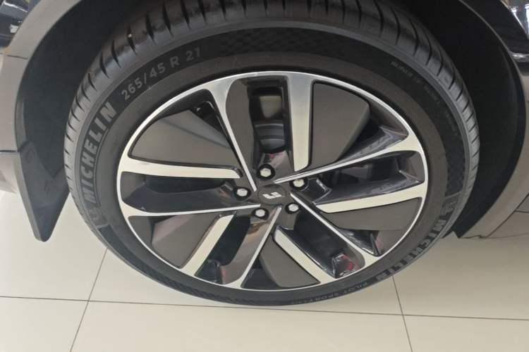 Used Li Auto L8 2023 Max model Right Rear Wheel Hub