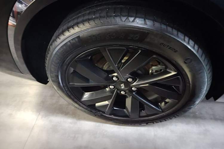Used Li Auto L8 2023 Pro Model Right Rear Wheel Hub