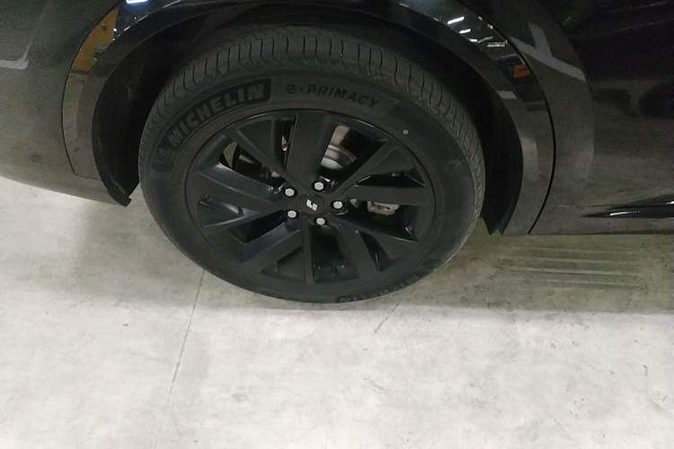 Used Li Auto L8 2023 Pro Model Right Rear Wheel Hub