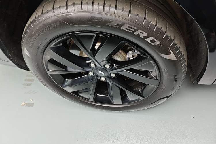 Used Li Auto L8 2023 Air model Right Rear Wheel Hub