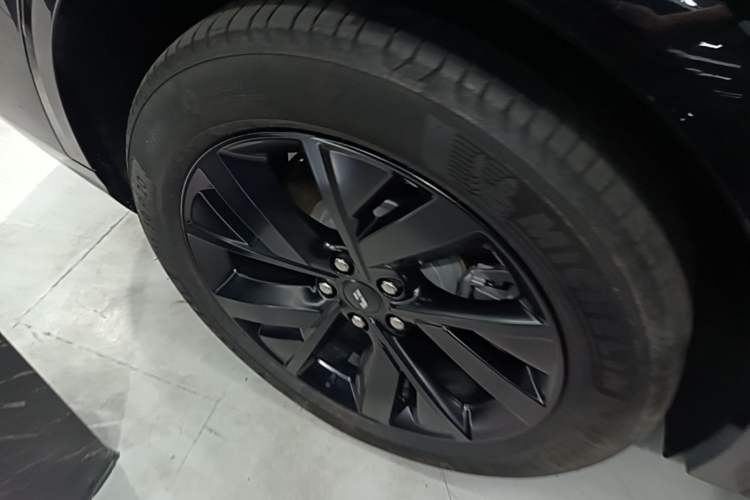 Used Li Auto L8 2023 Pro Model Right Rear Wheel Hub