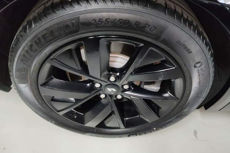 Used Li Auto L8 2023 Pro Model Right Rear Wheel Hub