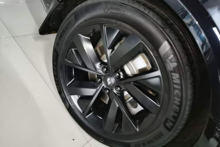 Used Li Auto L8 2023 Max model Right Rear Wheel Hub