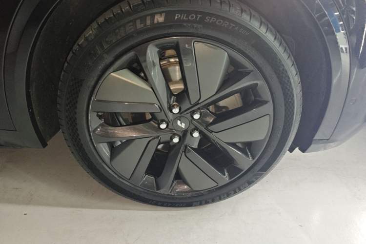 Used Li Auto L8 2023 Pro Model Right Rear Wheel Hub