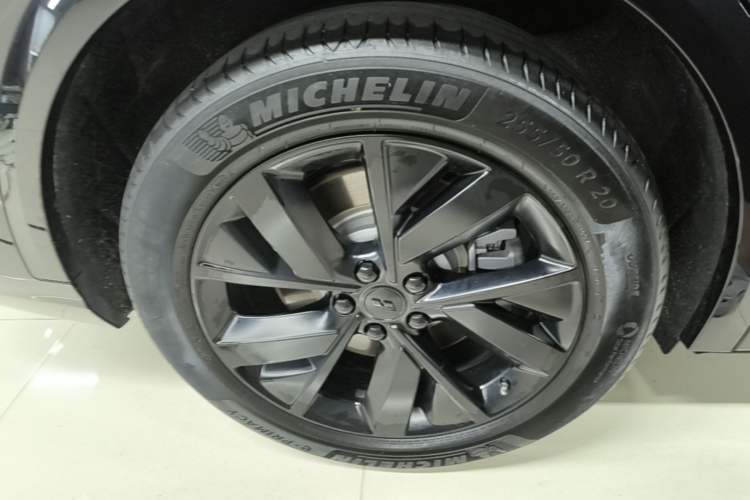 Used Li Auto L8 2023 Pro Model Right Rear Wheel Hub