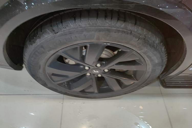 Used Li Auto L8 2023 Pro Model Right Rear Wheel Hub