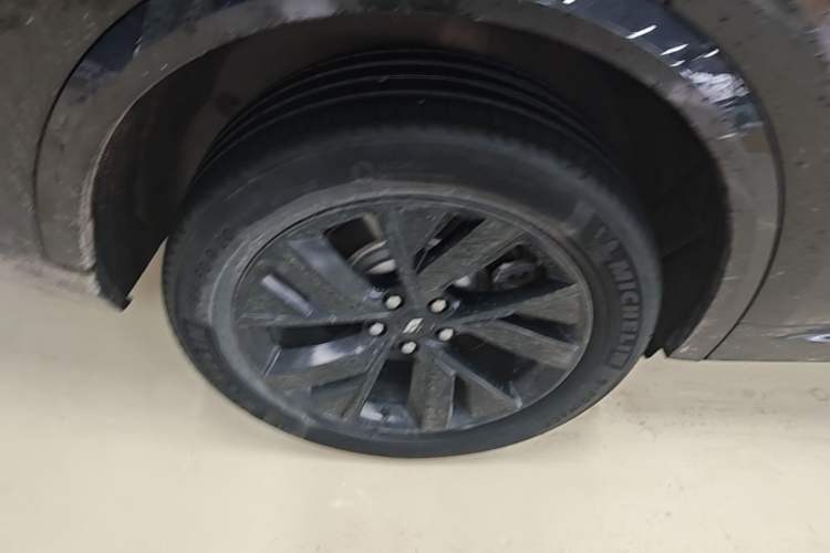 Used Li Auto L8 2023 Pro Model Right Rear Wheel Hub