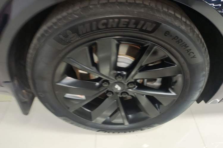 Used Li Auto L8 2023 Max model Right Rear Wheel Hub