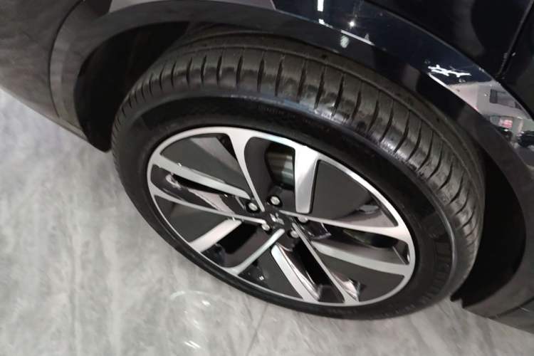 Used Li Auto L8 2023 Max model Right Rear Wheel Hub
