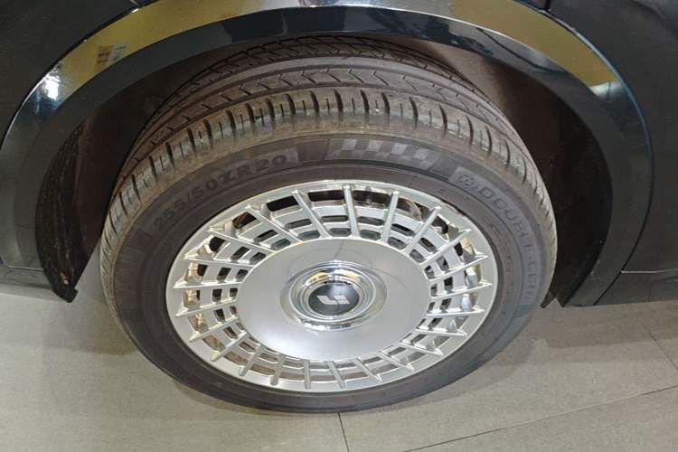 Used Li Auto L8 2023 Air model Right Rear Wheel Hub