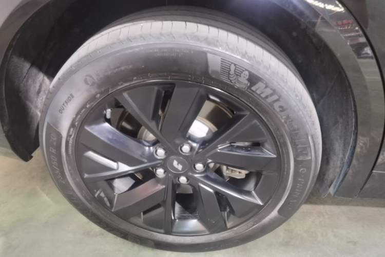 Used Li Auto L8 2023 Air model Right Rear Wheel Hub