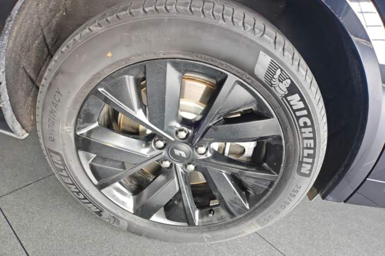Used Li Auto L8 2023 Pro Model Right Rear Wheel Hub