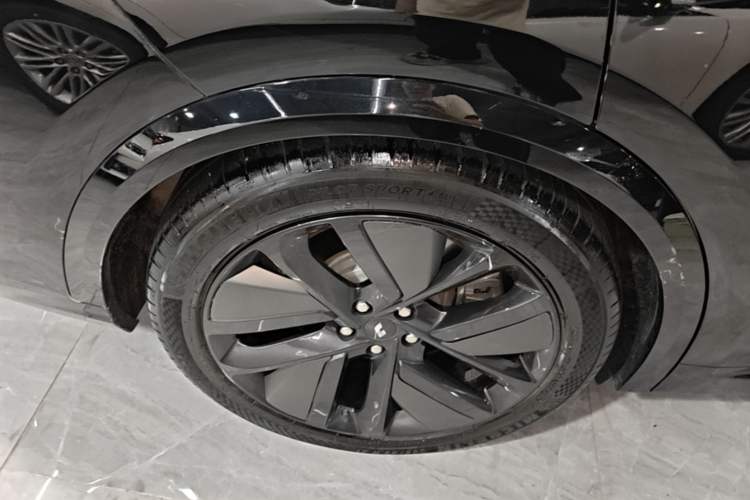 Used Li Auto L8 2023 Pro Model Right Rear Wheel Hub