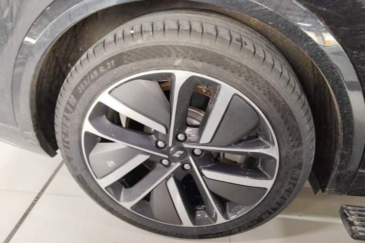 Used Li Auto L8 2023 Max model Right Rear Wheel Hub