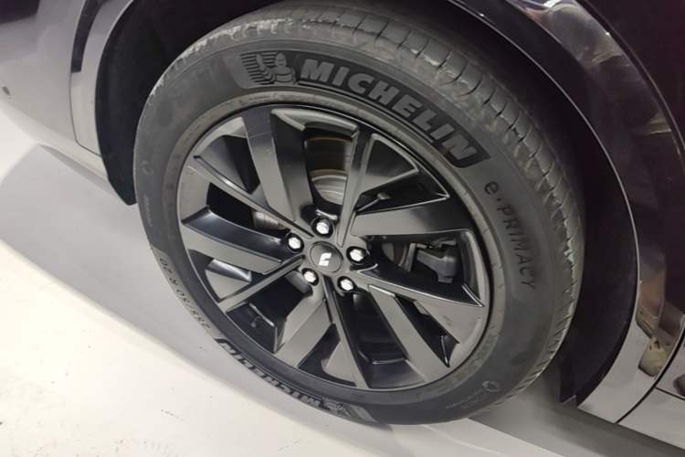 Used Li Auto L8 2023 Pro Model Right Rear Wheel Hub