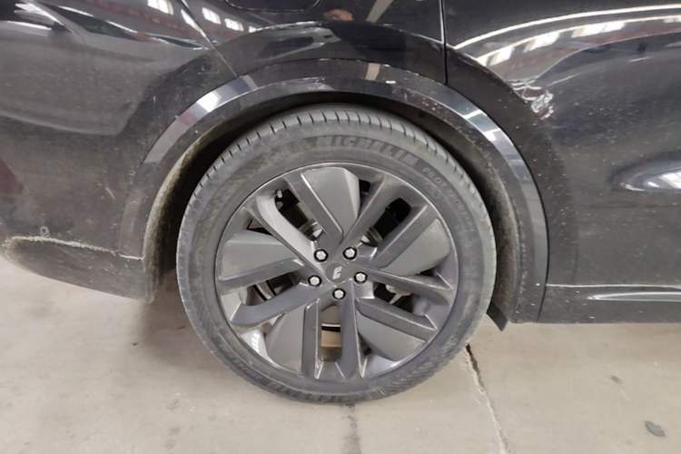 Used Li Auto L8 2023 Pro Model Right Rear Wheel Hub