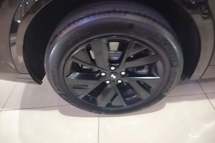 Used Li Auto L8 2023 Air model Right Rear Wheel Hub