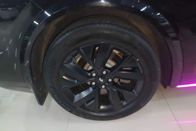Used Li Auto L8 2023 Pro Model Right Rear Wheel Hub