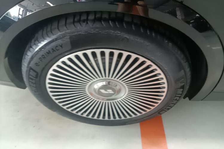 Used Li Auto L8 2023 Pro Model Right Rear Wheel Hub
