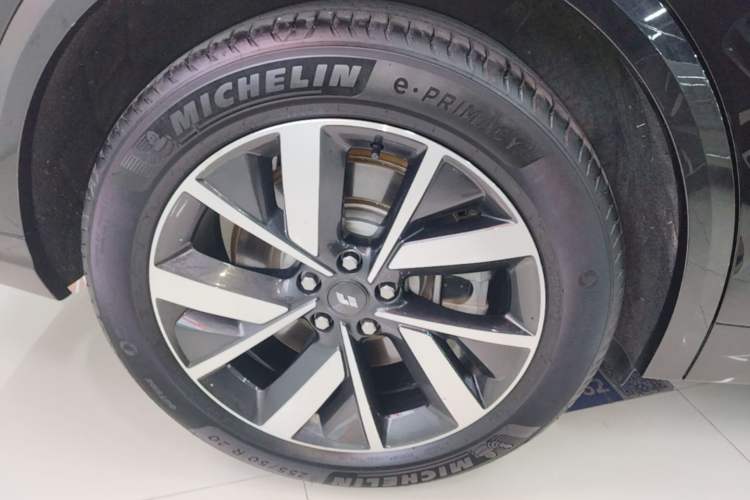 Used Li Auto L8 2023 Pro Model Right Rear Wheel Hub