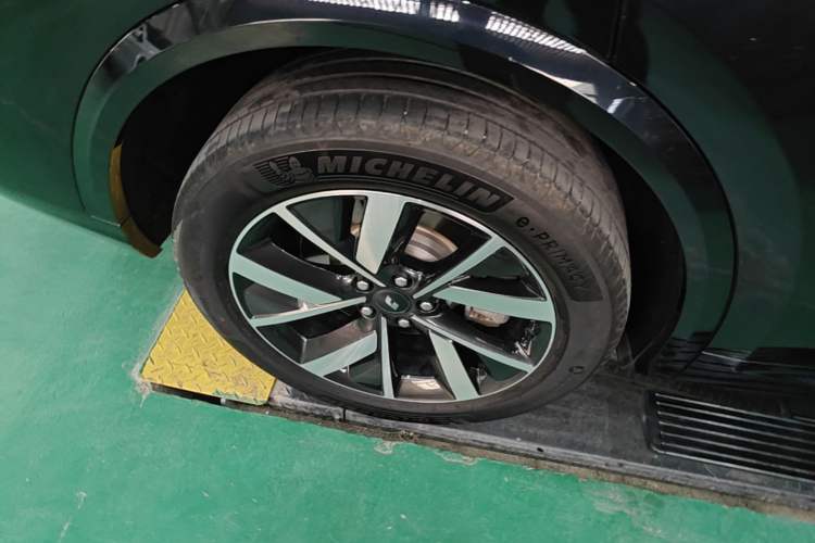 Used Li Auto L8 2023 Air model Right Rear Wheel Hub