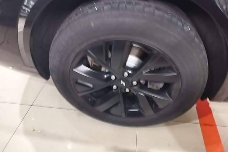 Used Li Auto L8 2023 Pro Model Right Rear Wheel Hub