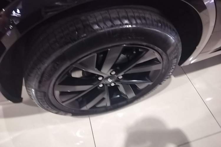 Used Li Auto L8 2023 Max model Right Rear Wheel Hub
