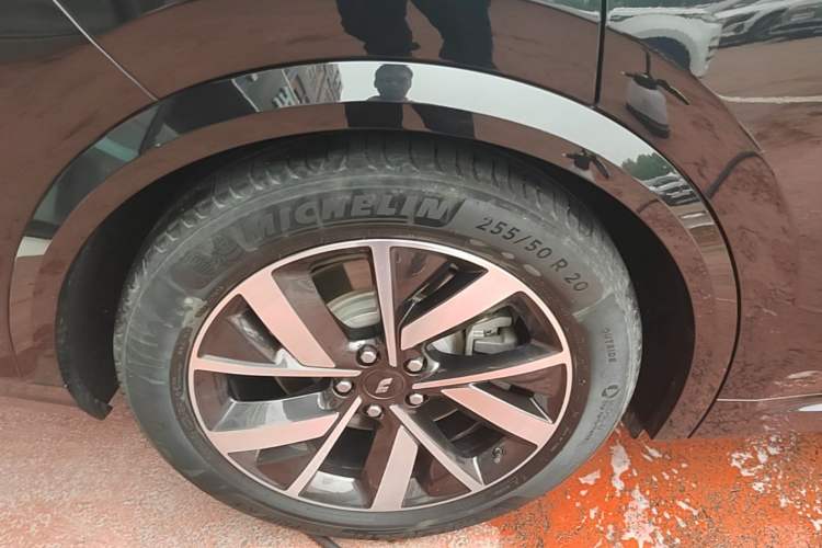 Used Li Auto L8 2023 Pro Model Right Rear Wheel Hub